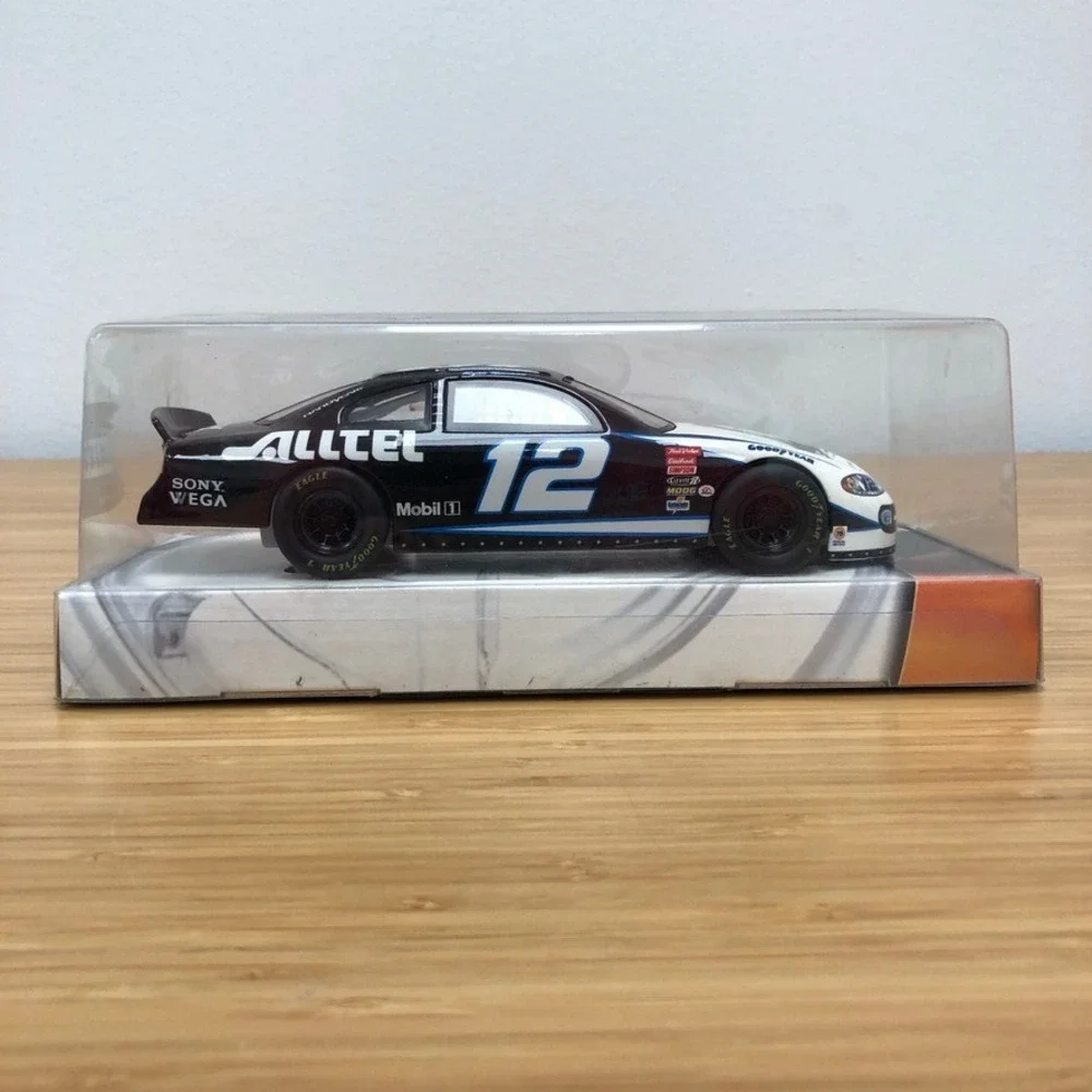 Hot Wheels Racing Diecast 1:24 Unisex Black Ryan Newman 12 Alltel Artist Series